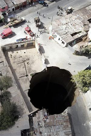 Sinkholes Guatemala on Giant Sinkhole That Swallowed Several Homes Is Seen In Guatemala