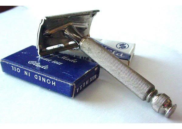 1304109343_162443982_1-Pictures-of--1935-Gillette-Tech-Silver-Safety-Razor.jpg