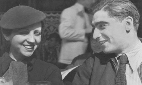photo Portrait-of-Taro-And-Capa-008.jpg