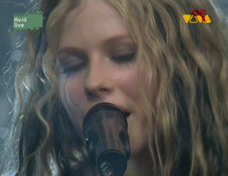 avril lavigne live acoustic. AOL Live - Avril Lavigne