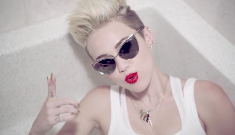 Miley Cyrus - We Can't Stop [LPCM VOB] preview 1