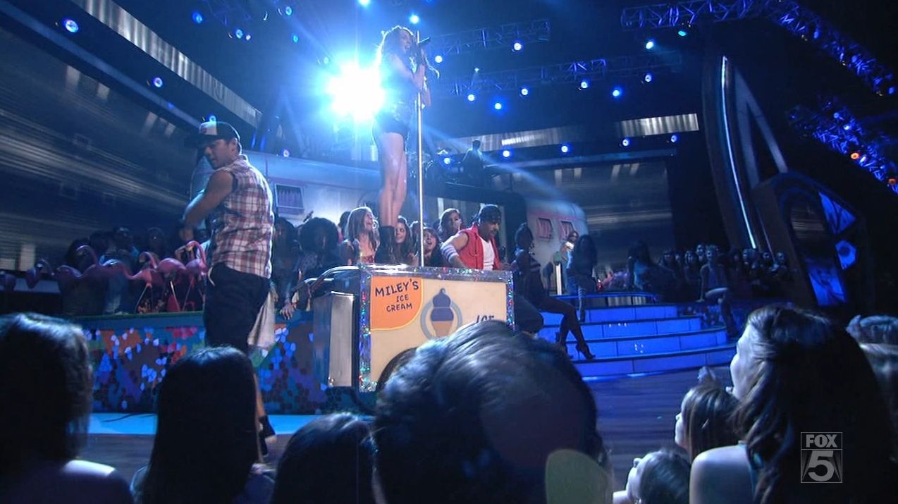 Miley Cyrus - 2009-08-09, Teen Choice Awards (HD MPEG-2) - PITUSA preview 3