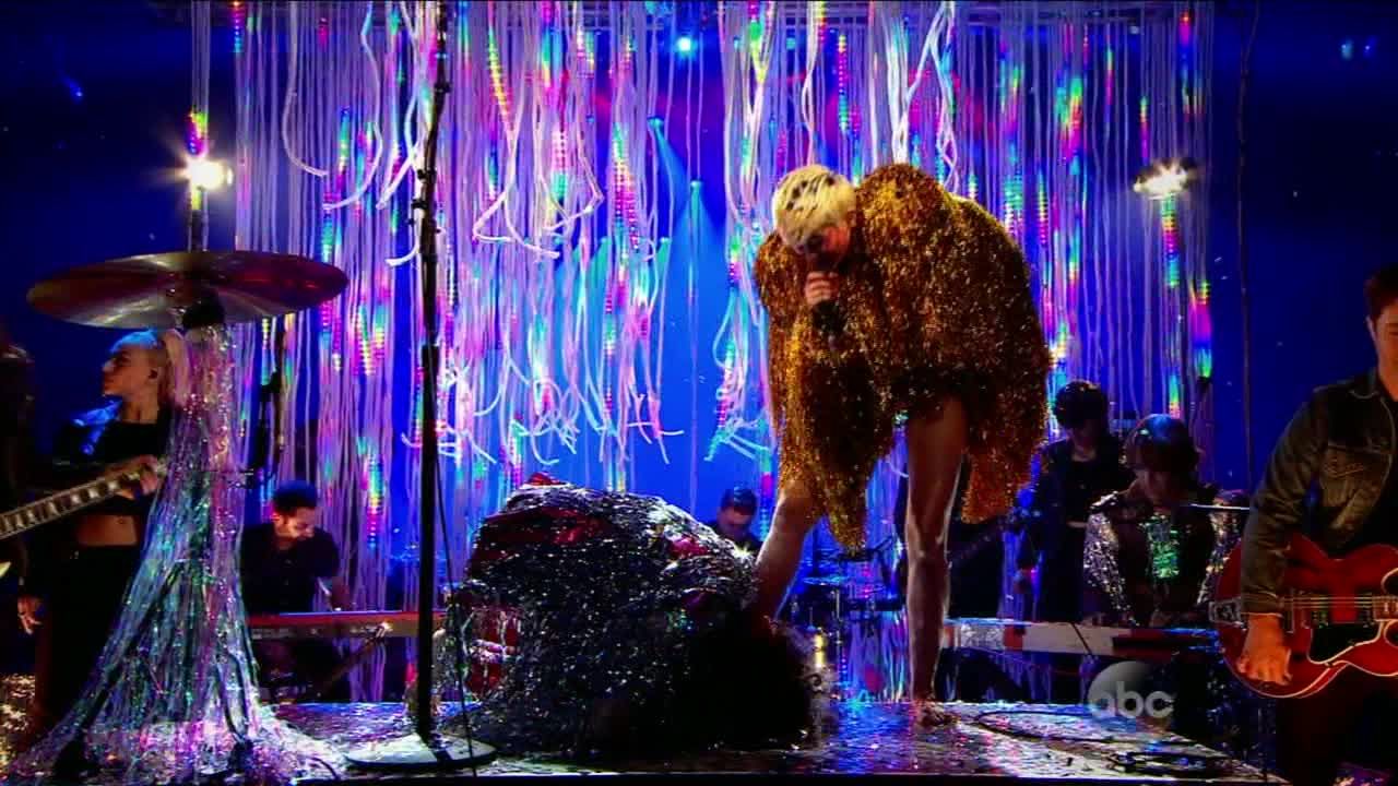 Miley Cyrus [ft The Flaming Lips] - 2014 Billboard Music Awards - HDTV MPEG-2 - LSD preview 11