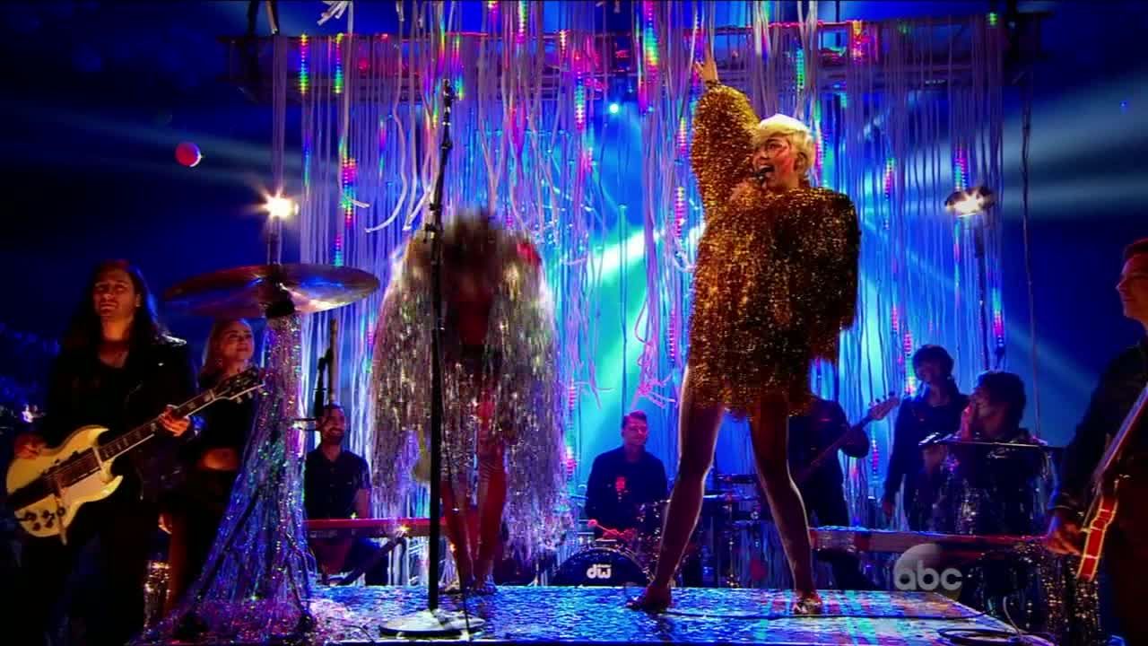 Miley Cyrus [ft The Flaming Lips] - 2014 Billboard Music Awards - HDTV MPEG-2 - LSD preview 23