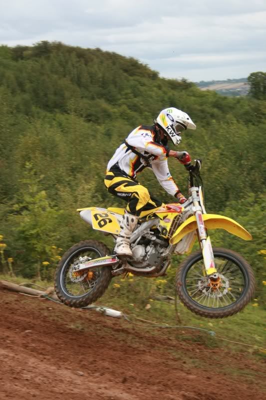 IMAGE: http://i90.photobucket.com/albums/k264/daddy_mac_2006/Tatenhill%20Motor-X%20-%2003-08-08/IMG_1252.jpg