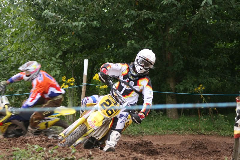 IMAGE: http://i90.photobucket.com/albums/k264/daddy_mac_2006/Tatenhill%20Motor-X%20-%2003-08-08/IMG_1393.jpg