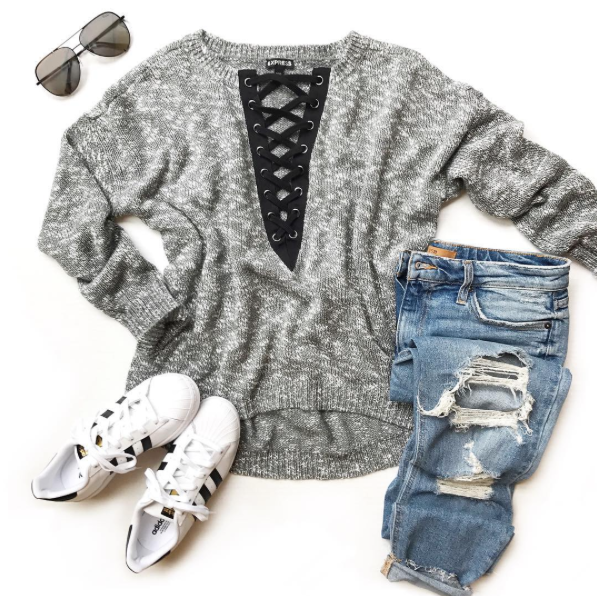 Adidas superstar outfit slouchy sweater and destroyed jeans