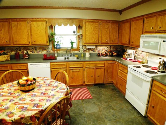 Large country kitchen, Franklin NC Homes for Sale, Blue Ridge Mountain Properties, Family Home Franklin NC