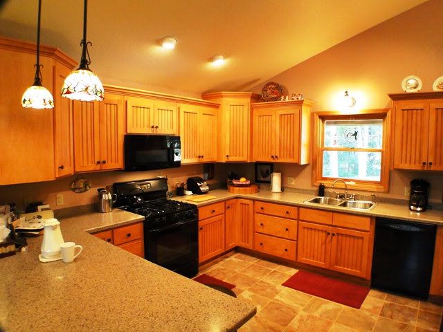 Gorgeous country kitchen with nice pantry and silestone countertops, Free MLS Search, Franklin NC Cabins for Sale