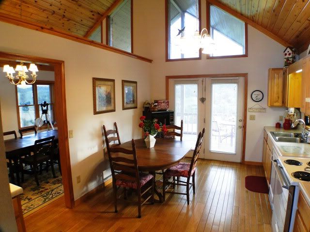 A bright and cheerful kitchen with eat-in-area in addition to formal dining room, Blue Ridge Mountain Properties, Franklin NC Homes for Sale