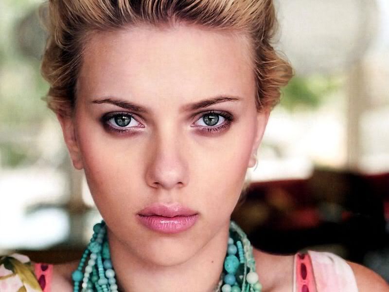 http://i90.photobucket.com/albums/k279/dracumus/the%20hot%20chicks/Scarlett-Johansson-47.jpg